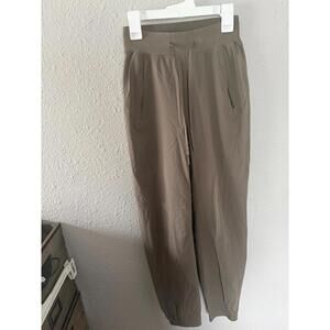 Lululemon License to Train High-Rise Pant in Nomad (tan) size 0. Newer square si